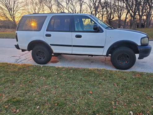 2002 Ford Expedition 4WD - cars & trucks - by owner - vehicle... for sale in milwaukee, WI
