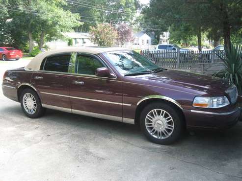 2006 Lincoln Town Car Limited - cars & trucks - by owner - vehicle... for sale in Manahawkin, NJ