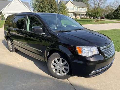 2014 Chrysler Town & Country (Leather,Super Clean,DVD,Back Up Camera) for sale in 53150, WI