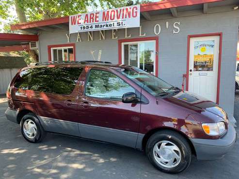 1998 Toyota Sienna LE for sale in Redding, CA