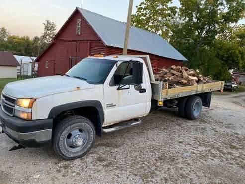 2007 duramax 4x4 with snow plow for sale in Fairfax, IA