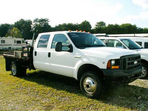 2006 Ford F350 4x4 Crew Cab Super Duty flat bed 4 Door truck 4 WD for sale in Memphis, KY