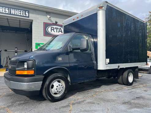 2017 Chevrolet Express 3500 - 12 BOX - 6 0L V8 - ONE OWNER - cars & for sale in Richmond , VA