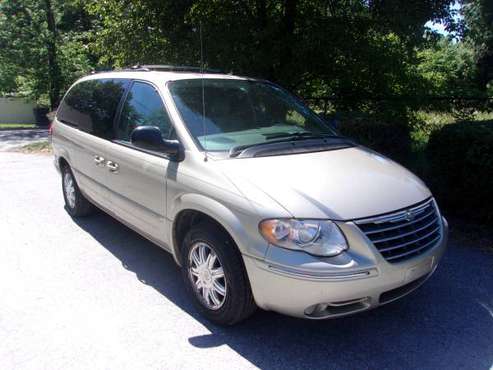 2005 Chrysler Town Country Limited for sale in High Point, NC