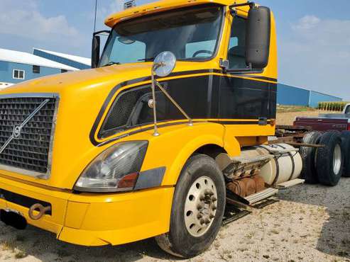 2006 Volvo Semi - cars & trucks - by owner - vehicle automotive sale for sale in Saint Cloud, WI