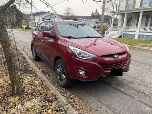 2015 Hyundai Tucson SE - cars & trucks - by owner - vehicle... for sale in Vestal, NY