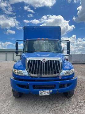26ft Box Truck w/lift gate, upgrades, low miles for sale in Allen, TX