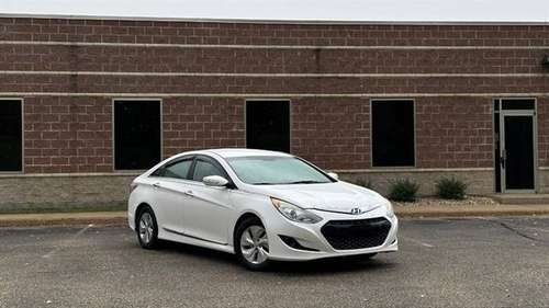 2015 Hyundai Sonata Hybrid LOW Miles White/Tan CLEAN - cars & for sale in Madison, WI