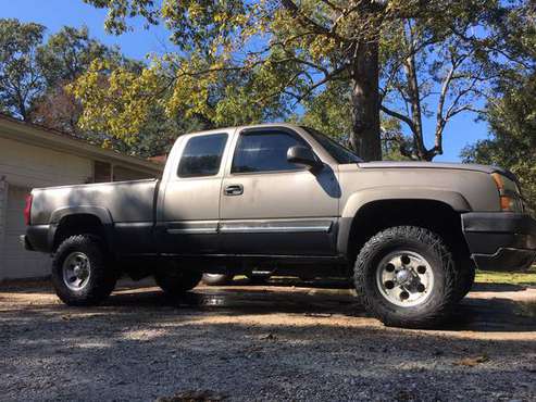 2005 CHEVY 2500 HD 4X4 - cars & trucks - by owner - vehicle... for sale in Mount Pleasant, SC