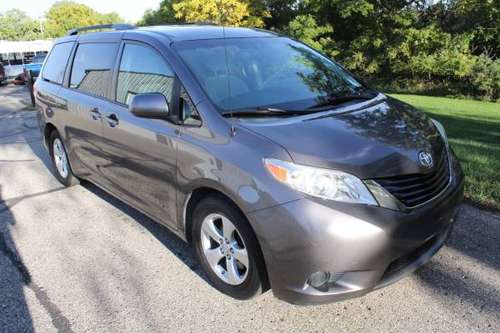 2013 Toyota Sienna LE with front-wheel drive, clean CarFax - cars & for sale in Grand Rapids, MI