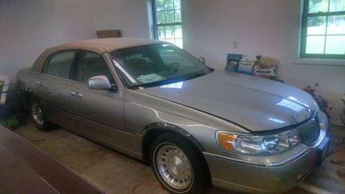 2000 Lincoln Town Car for sale in Anamosa, IA