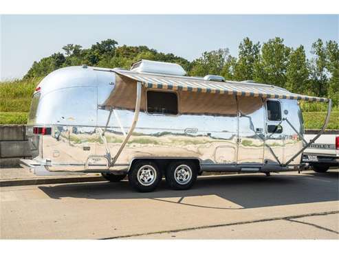 1975 Airstream Land Yacht for sale in St. Charles, MO