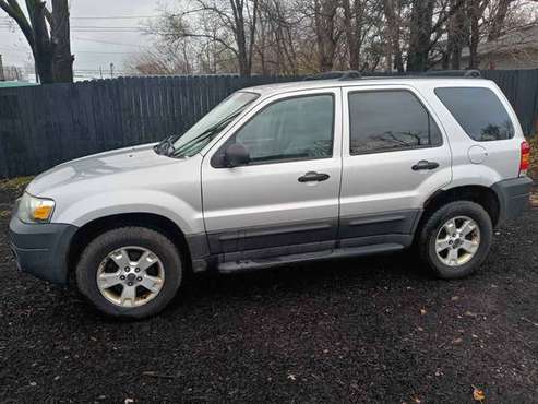 2005 Ford Escape XLT - cars & trucks - by dealer - vehicle... for sale in Indianapolis, IN