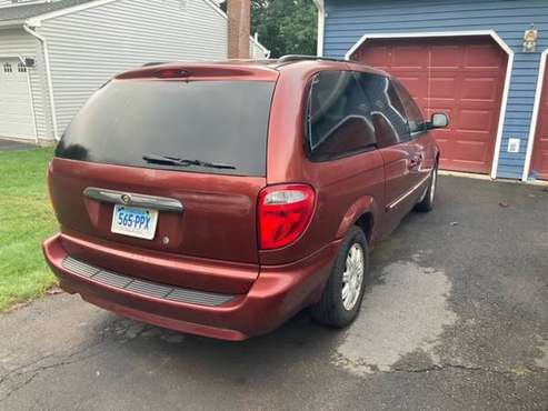 2007 Chrysler Town and Country Van for sale in Newington , CT