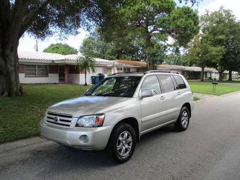 2006 TOYOTA HIGHLANDER 4WD * SUPER CLEAN INSIDE AND OUT * SUNROOF for sale in Clearwater, FL