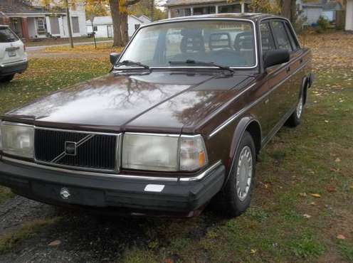 1990 Volvo 240DL, auto, low miles, 2nd owner-runs looks GREAT! for sale in Clinton, IN