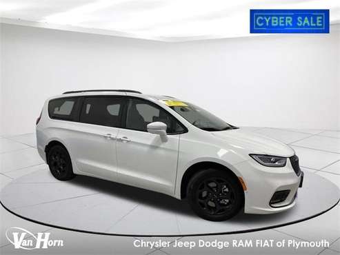 2021 Chrysler Pacifica Hybrid Touring L for sale in Plymouth, WI