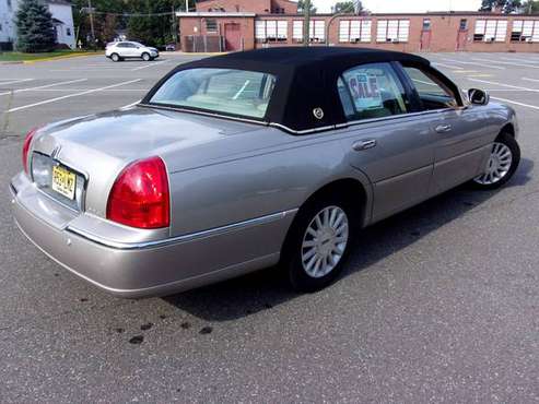 '03 Lincoln Town Car * great Holiday travel - cars & trucks - by... for sale in Jeffersonville, NY