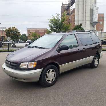 2000 Toyota Sienna - - by dealer - vehicle automotive for sale in Saint Paul, MN