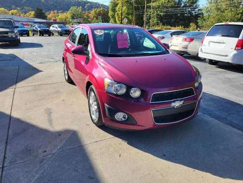 2014 Chevrolet Chevy Sonic LT Auto 4dr Sedan EVERYONE IS APPROVED! for sale in Vandergrift, PA