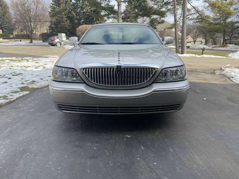 2006 Lincoln Towncar Signature Series Limited - - by for sale in Clarkston , MI