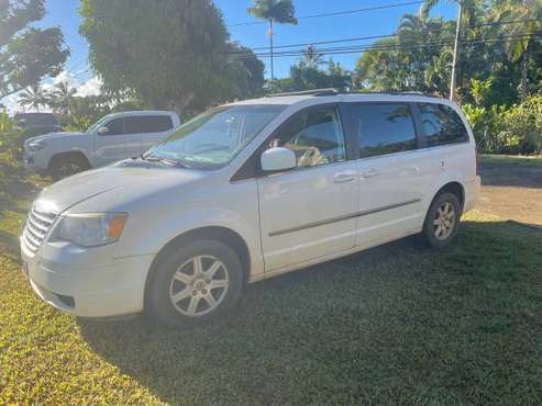 2010 Chrysler Town & Country Touring van for sale in Kilauea, HI