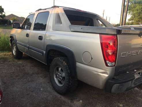 2004 AVALANCHE TÍTULO LIMPIO for sale in Roma Tx, TX