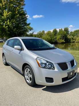 2009 Pontiac Vibe 5-Speed Manual Clean Carfax Great Gas Mileage for sale in Naperville, IL