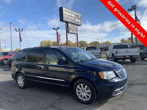 2014 Chrysler Town & Country Touring FWD for sale in milwaukee, WI