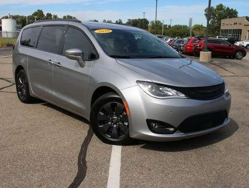 2020 Chrysler Pacifica Hybrid Limited Red S FWD for sale in Battle Creek, MI