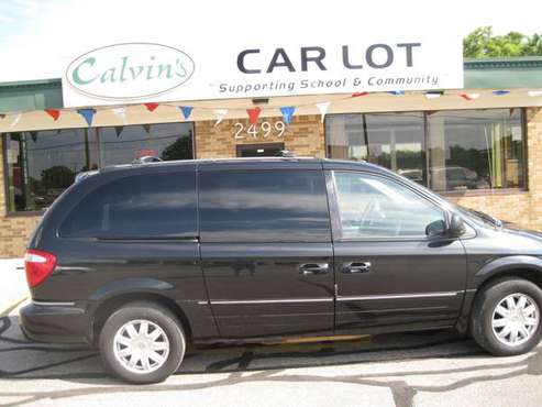 2007 Chrysler Town & Country Limited for sale in Wyoming , MI