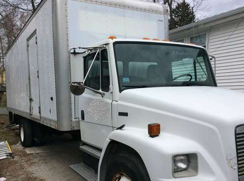 99 Freightliner FL70 straight truck 26ft for sale in Ashland , MA