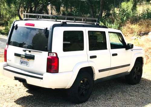 Jeep Commander V8 4X4 06' - cars & trucks - by owner - vehicle... for sale in Simi Valley, CA