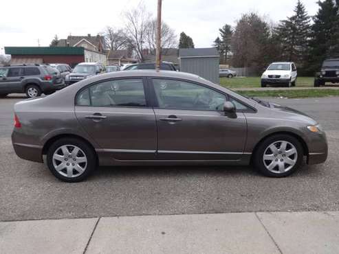 2009 Honda civic Sedan, only 88,499 Miles E.P.A. Rated 36 MPG - cars... for sale in Mogadore, OH