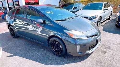 2015 Toyota Prius Four 4dr Hatchback SOLO PASAPORTE - SIN SOCIAL for sale in Orlando, FL