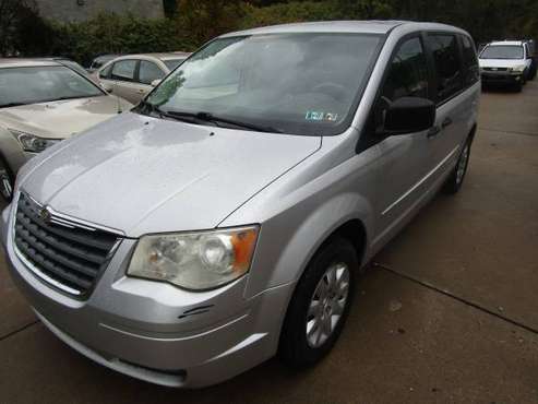 2008 CHRYSLER TOWN AND COUNTRY for sale in Pittsburgh, PA