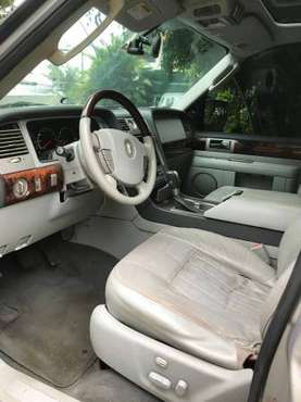 2004 SUV Lincoln Navigator for sale in Fort Lauderdale, FL
