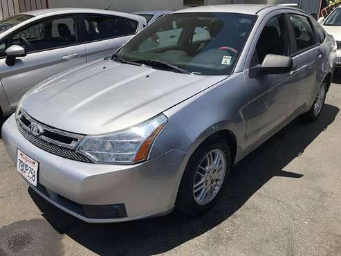 2010 Ford Focus SE - cars & trucks - by dealer - vehicle automotive... for sale in North Hollywood, CA