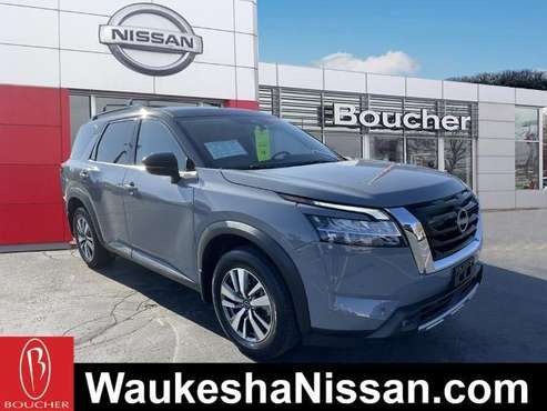 2022 Nissan Pathfinder SL for sale in Waukesha, WI