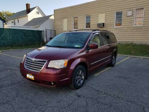 Chrysler town and country 2009 for sale in Glendale, NY