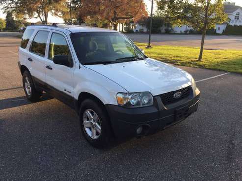 2006 Ford Escape Gas/Electric Hybrid 4x4 SUV ONE OWNER FLEET 122k... for sale in Bellport, NY