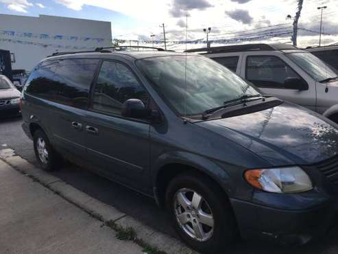 2007 DODGE CARAVAN DRIVES GREAT BUT NO REVERSE. NO REVERSE for sale in Chicago, IL