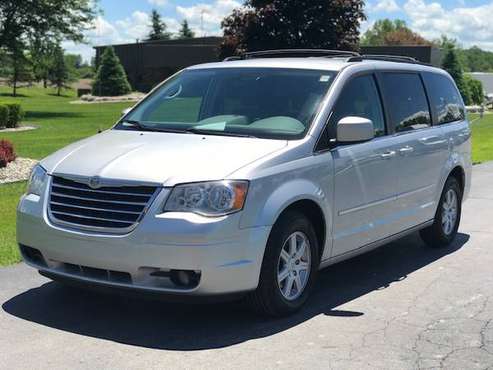 2010 Chrylser Town & Country Mini Van ****LEATHER INTERIOR**** for sale in FENTON, IN
