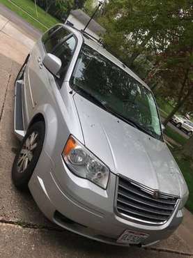 2009 CHRYSLER TOWN AND COUNTRY 169K MILES (Good Condition) for sale in Toledo, OH