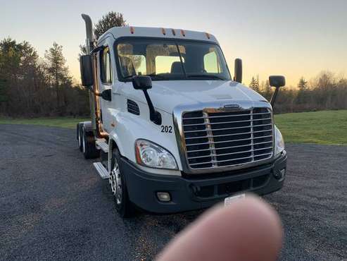 2015 Freightliner Cascadia 113 Day Cab - Low Miles! for sale in Toledo, WA