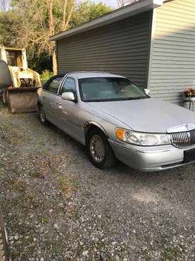 2001 Lincoln Town Car for sale in Ransomville, NY