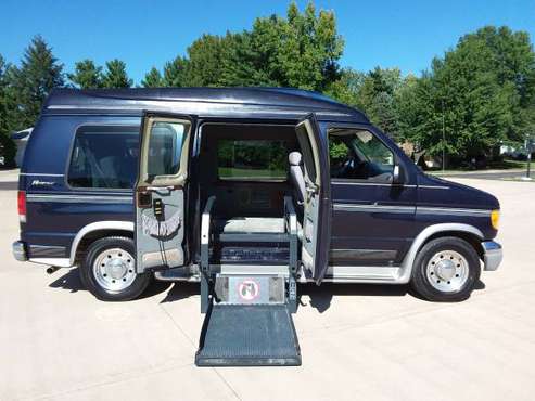 HANDICAP WHEELCHAIR VAN 1999 FORD E250 for sale in Macomb, IL
