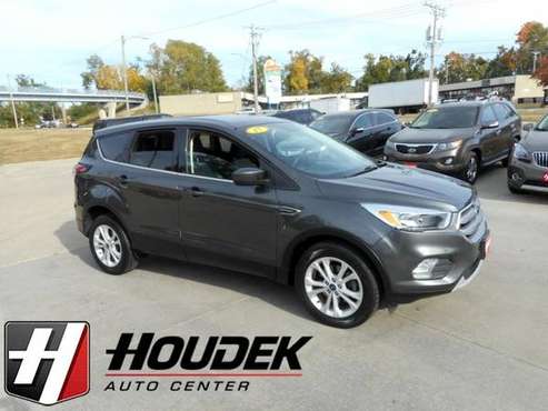 2017 Ford Escape SE FWD - - by dealer - vehicle for sale in Marion, IA