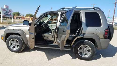 2006 JEEP LIBERTY MANUAL 6 SPD - cars & trucks - by dealer - vehicle... for sale in Rosamond, CA