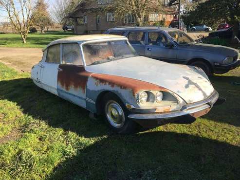 pending sale 1970 Citroen DS21 parts or restore runs and drives for sale in Saint Paul, OR